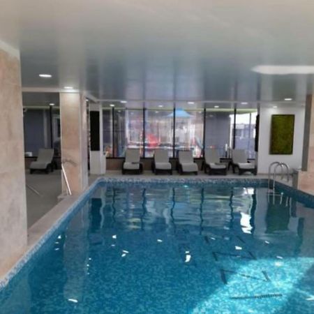 Alezzi Beach Vibe Family Studio With Spa Piscina Interioara Incalzita Sauna Jacuzzi Gym Năvodari Exterior foto