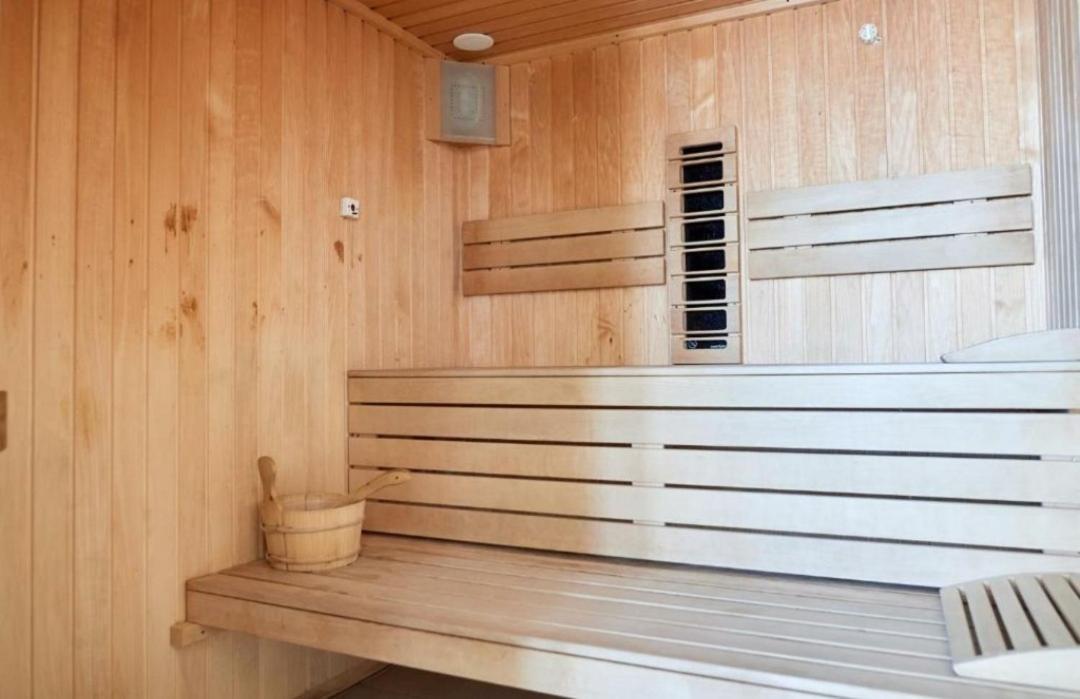 Alezzi Beach Vibe Family Studio With Spa Piscina Interioara Incalzita Sauna Jacuzzi Gym Năvodari Exterior foto