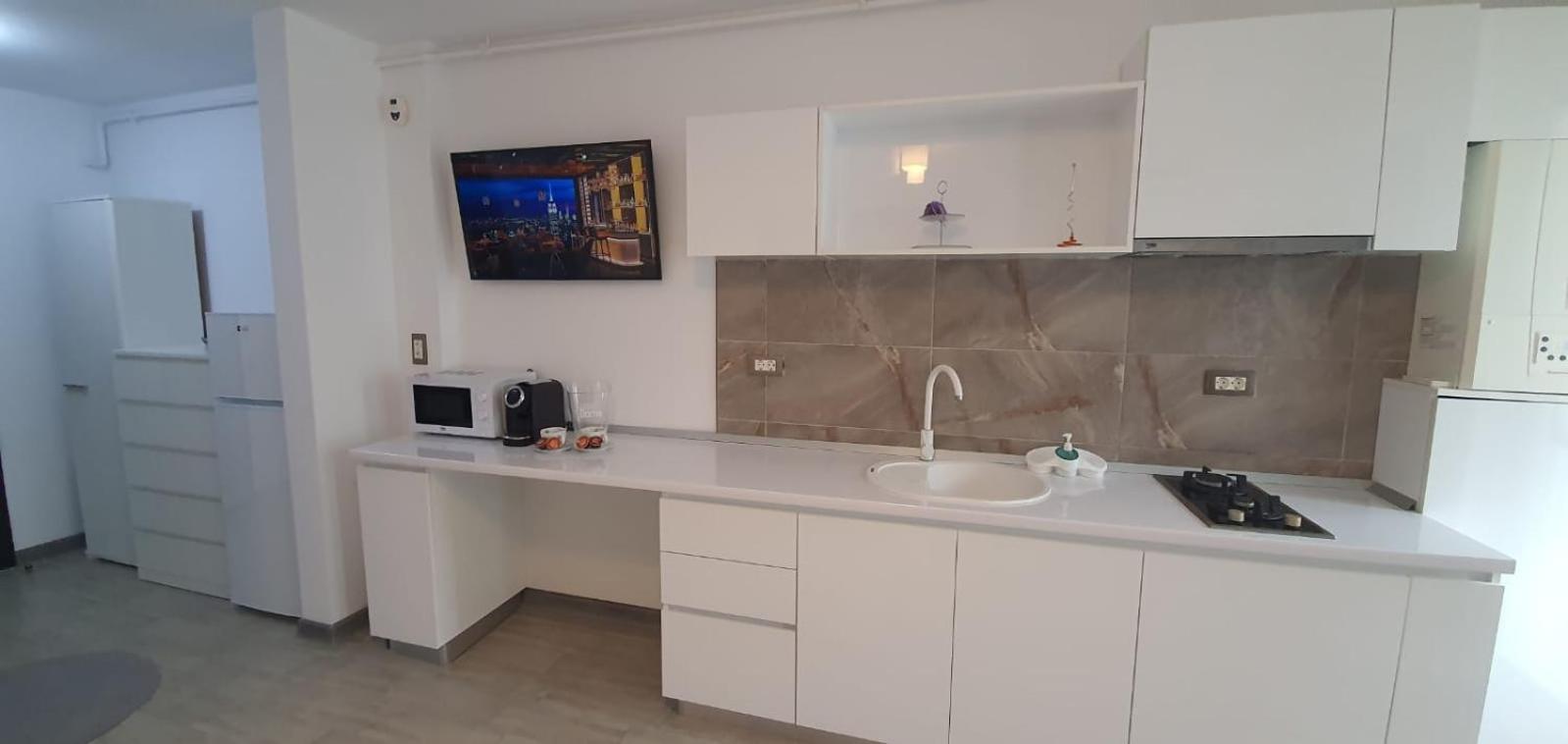 Alezzi Beach Vibe Family Studio With Spa Piscina Interioara Incalzita Sauna Jacuzzi Gym Năvodari Exterior foto