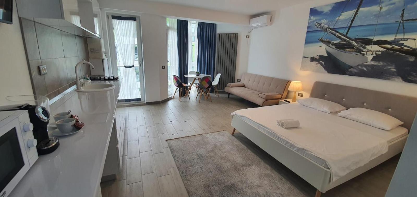 Alezzi Beach Vibe Family Studio With Spa Piscina Interioara Incalzita Sauna Jacuzzi Gym Năvodari Exterior foto